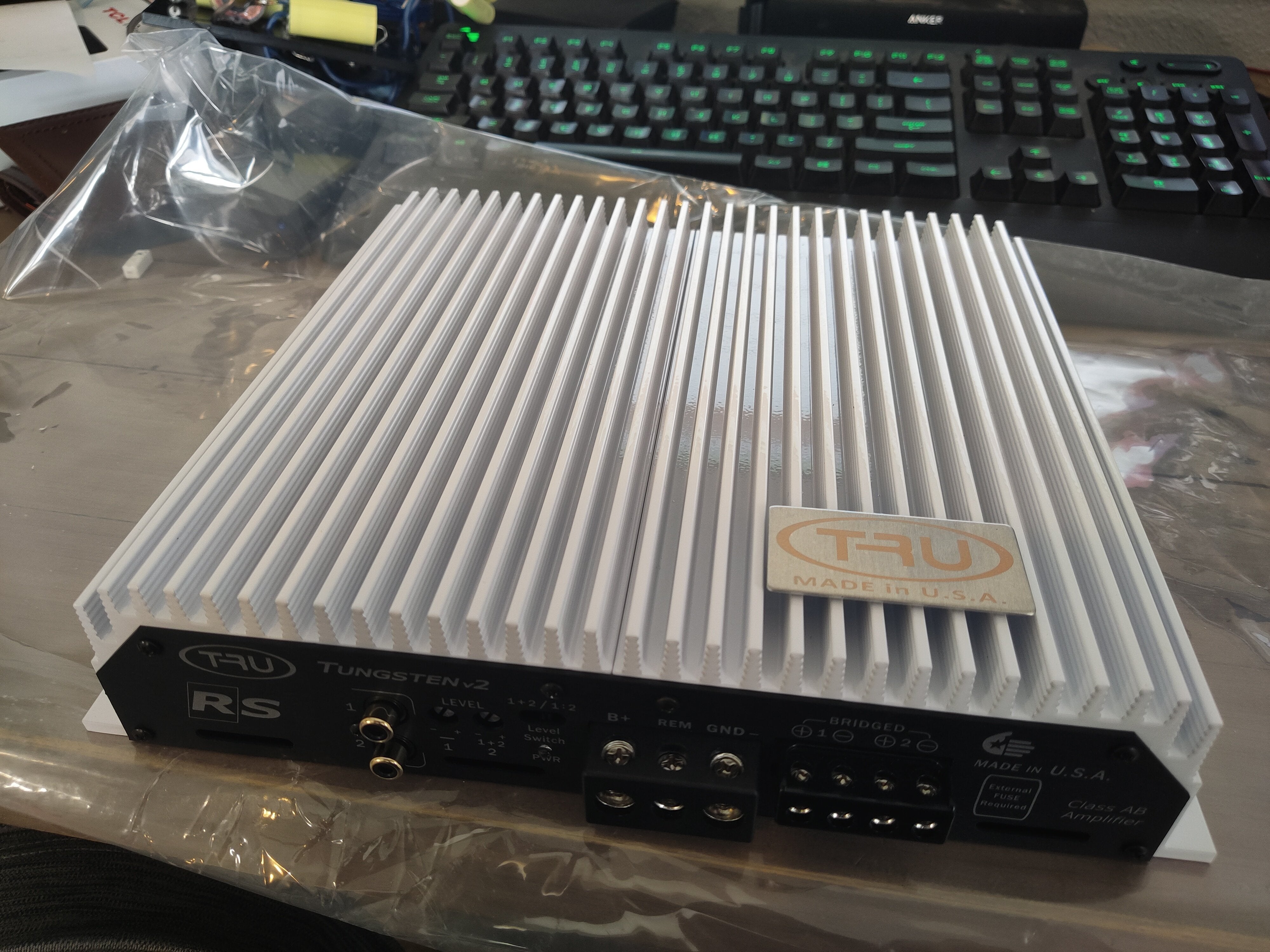 Four-channel amplifiers for SQ Class AB for mid and high Four-channel amplifiers for SQ Class AB for mid and high